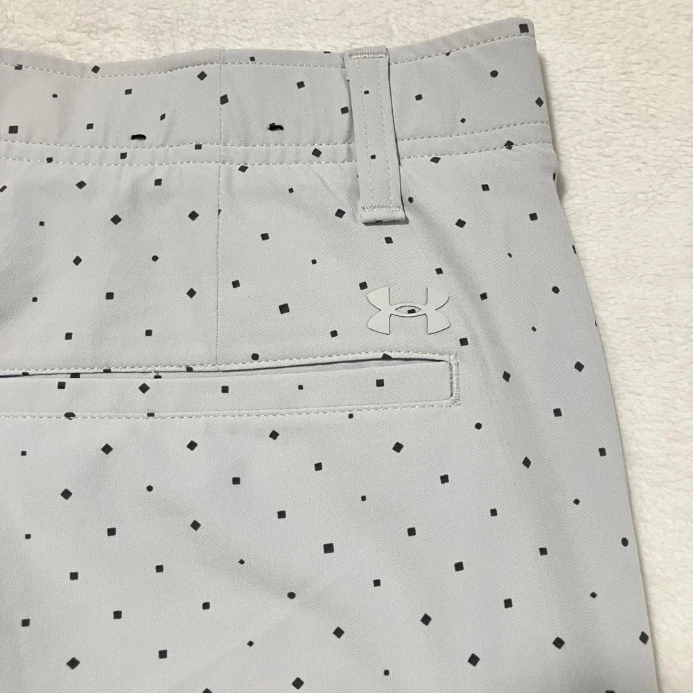 Under Armour Diamond Printed Golf Shorts Men's Size 34 Grey Geometric Print